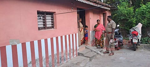 சனீஸ்வரர் கோவில் பூசாரி வீட்டில் ரூ.9½ லட்சம் நகை, பணம் கொள்ளை