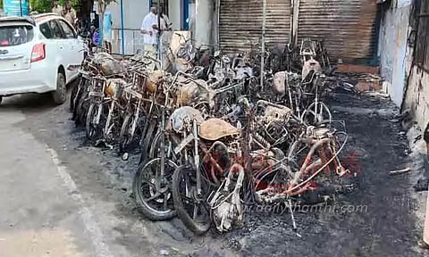 36 மோட்டார் சைக்கிள்களுக்கு தீவைப்பு