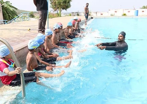 தேனியில் கோடைகால நீச்சல் பயிற்சி