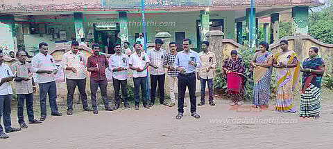 கிராம நிர்வாக அலுவலர்கள் ஆர்ப்பாட்டம்