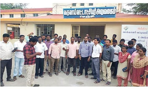 முறப்பநாடு சம்பவத்தை கண்டித்துகிராம நிர்வாக அலுவலர்கள் ஆர்ப்பாட்டம்விழுப்புரம் மாவட்டத்தில் 7 இடங்களில் நடந்தது