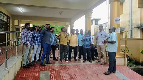 கிராம நிர்வாக அலுவலர்கள் ஆர்ப்பாட்டம்