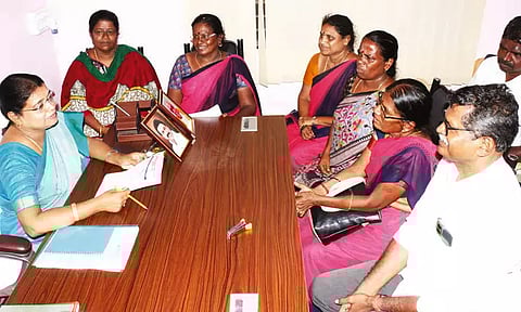 அங்கன்வாடி ஊழியர்களின் காத்திருப்பு போராட்டம் வாபஸ் - அமைச்சர் கீதாஜீவன் நடத்திய பேச்சுவார்த்தையில் உடன்பாடு