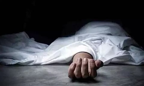 திருமண நிகழ்சிக்காக வண்ண விளக்குகள் அமைக்கும் போது கோவில் கோபுரத்தில் இருந்து தவறி விழுந்த எலக்ட்ரீசியன் சாவு