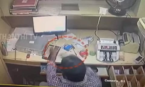 விழுப்புரம் வங்கியில் ரூ.43 லட்சத்தை திருடிய காசாளர் - ஆன்லைன் சூதாட்டத்தில் பணத்தை இழந்ததால் கொள்ளை