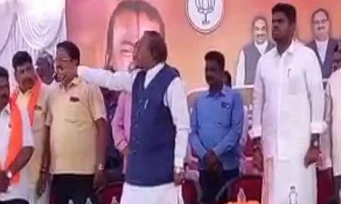 கர்நாடகத்தில் அண்ணாமலை பங்கேற்ற தேர்தல் பிரச்சார மேடையில் தமிழ்தாய் வாழ்த்து பாதியில் நிறுத்தம்