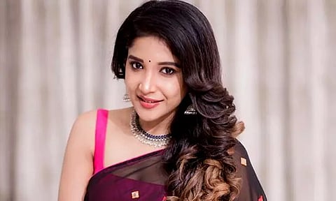 விருதுக்கான வேடங்களை விரும்பும் சாக்ஷி அகர்வால்