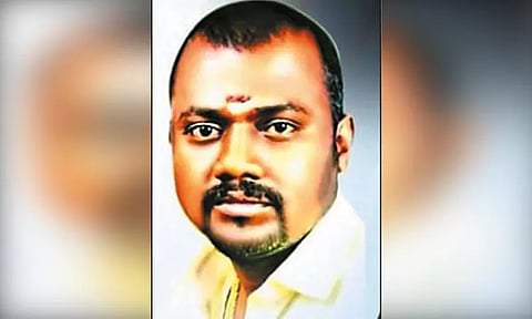 சென்னையில் பயங்கரம்: விடுதலை சிறுத்தைகள் கட்சி பிரமுகர் படுகொலை - காரில் வந்து அரிவாளால் வெட்டி வெறியாட்டம்