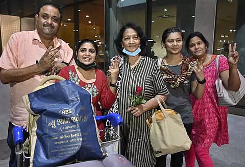 சூடானில் இந்திய தூதரகத்தின் பணியை வார்த்தைகளால் விவரிக்க முடியாது- மும்பை திரும்பிய பயணிகள் உருக்கம்