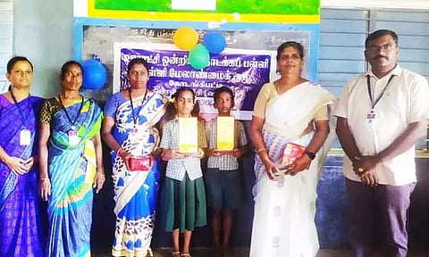 கோடங்கிபட்டி அரசு பள்ளியில் மாணவர்களுக்கு விருது வழங்கும் விழா