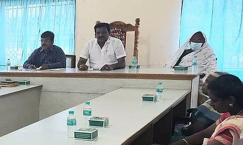 பயனில்லாமல் இருக்கும் ரெயில்வே நிலத்தை 99 ஆண்டு குத்தகைக்கு தர வேண்டும்