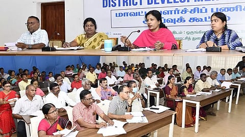 'நம்ம ஊரு சூப்பரு' திட்டத்தில்2-வது கட்ட விழிப்புணர்வு குறித்த ஒருங்கிணைப்பு குழு கூட்டம்:கலெக்டர் தலைமையில் நடந்தது