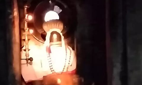 சிவலிங்கம் மீது சூரிய ஒளி விழும் அதிசய நிகழ்வு