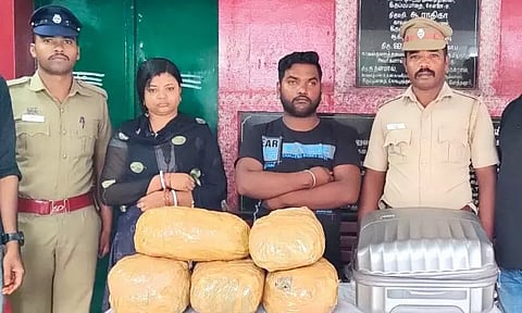 ரெயிலில் கடத்தி வந்த 10 கிலோ கஞ்சா பறிமுதல் -தம்பதி கைது