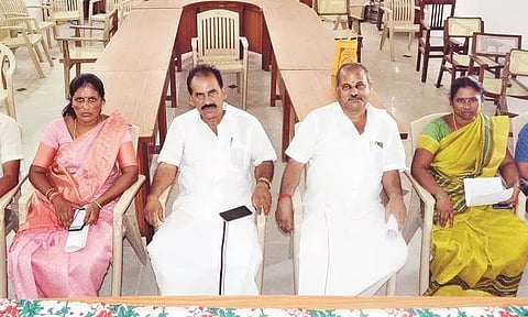 ஊராட்சி தலைவர்கள் உள்ளிருப்பு போராட்டம்