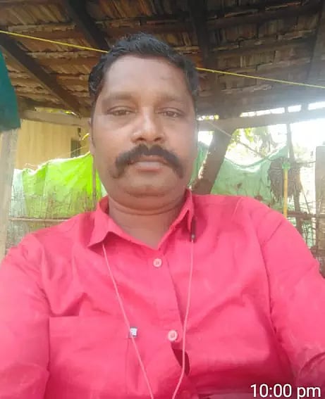 போலீஸ் நிலையம் முன்பு சிறைக்காவலர் தீக்குளித்து தற்கொலை முயற்சி