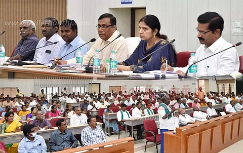 மாவட்டத்தில் ரூ.2 கோடியில் 31 ஏரிகளில் தூர்வாரும் பணி