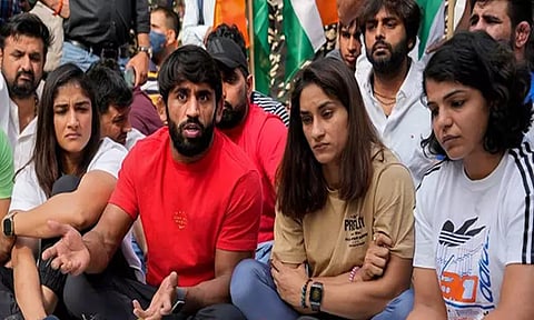 உணவு, குடிநீர் தர விடாமல் டெல்லி போலீசார் சித்ரவதை; மல்யுத்த வீரர்கள் பரபரப்பு குற்றச்சாட்டு