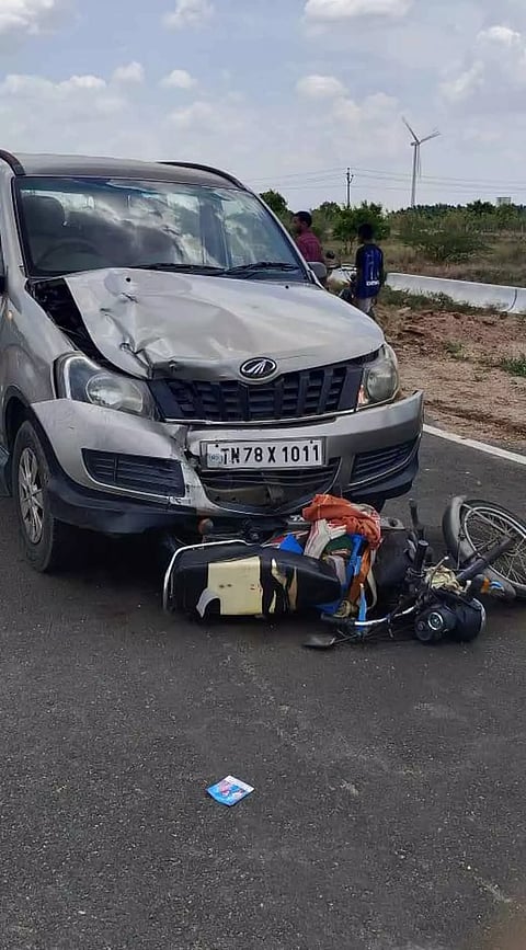 கார் மோதி பெண் பலி