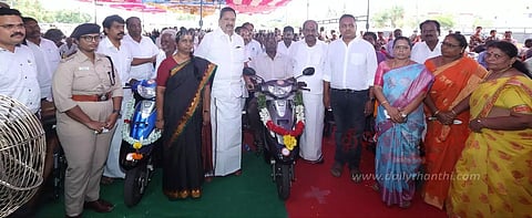 477 மாற்றுத்திறனாளிகளுக்கு நலத்திட்ட உதவிகள்-அமைச்சர் ஆர்.காந்தி வழங்கினார்