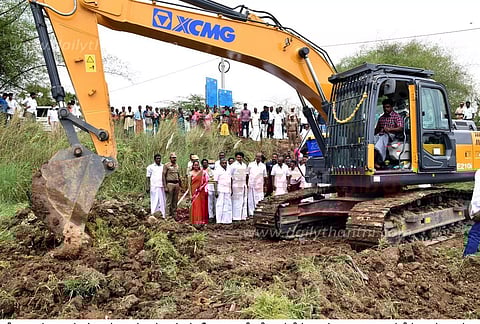 வடிகால் வாய்க்கால் தூர்வாரும் பணி