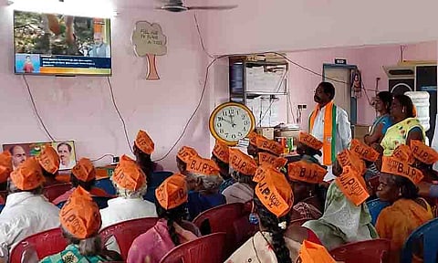 பிரதமர் மோடியின் மனதின் குரல் 100-வது நிகழ்ச்சி நேரடி ஒளிபரப்பு