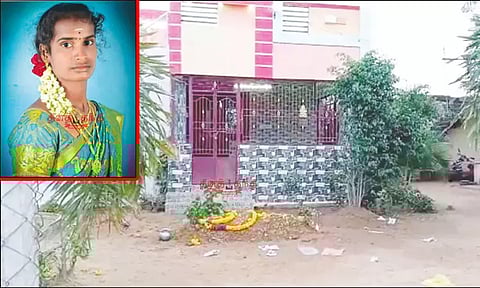 விஷம் குடித்து 8 மாத கர்ப்பிணி தற்கொலை; கணவர் வீட்டின் முன்பு உடல் அடக்கம்