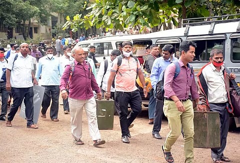 2-வது நாளாக வீட்டில் இருந்தபடியே 20,049 பேர் வாக்களிப்பு