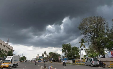 திண்டுக்கல்லை சூழ்ந்த கருமேகங்கள்