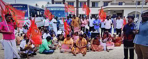 நம்பியூரில் உண்ணாவிரதம் இருந்த நாம் தமிழர் கட்சியை சேர்ந்த 13 பேர் கைது