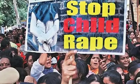 கொடூரம்...! 5 சிறுமிகளுக்கு பாலியல் துன்புறுத்தல்...! சிறுவர்கள் அட்டகாசம்...!