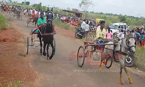 கோவில் திருவிழாவையொட்டி குதிரை வண்டி பந்தயம்