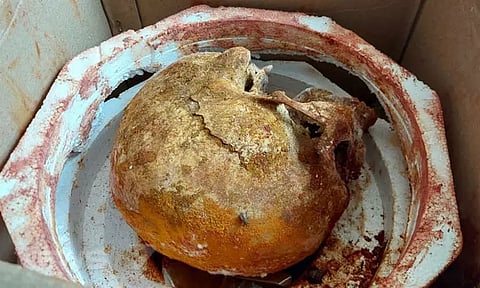 கொரியர் பார்சலில் வந்த மண்டை ஓடு...! ஜமாத் தலைவர் அதிர்ச்சி