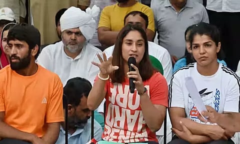 பிரிஜ் பூஷணுக்கு ஆதரவாக டெல்லி போலீசார்... மல்யுத்த வீரர், வீராங்கனைகள் பகிரங்க குற்றச்சாட்டு