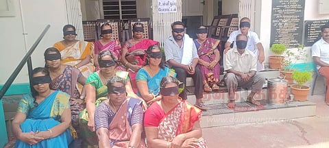 2-வது நாளாக தலைவர், கவுன்சிலர்கள் உள்ளிருப்பு போராட்டம்