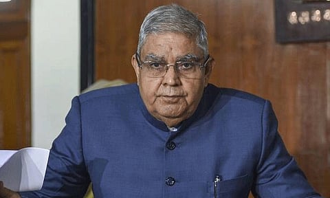 மன்னர் 3-ம் சார்லஸின் முடிசூட்டு விழாவில் பங்கேற்பதற்காக இங்கிலாந்து புறப்பட்டார் துணை ஜனாதிபதி