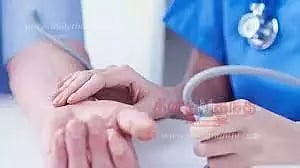 சுற்றுலா வேன் கவிழ்ந்து 15 பேர் படுகாயம்