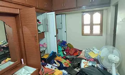 நிதி நிறுவன அதிபர் வீட்டில் 49 பவுன் நகைகள் கொள்ளை