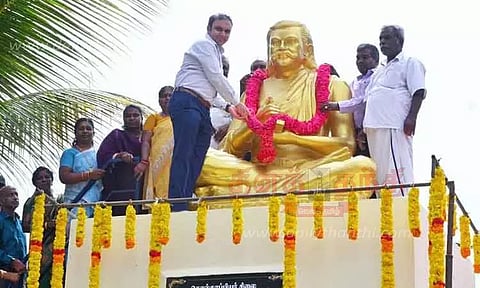 தொல்காப்பியர் சிலைக்கு அரசு சார்பில் மாலை