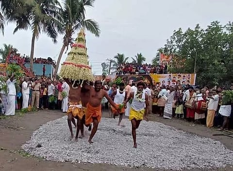 கருவேப்பிலைப்பாளையம்தர்மராஜ திரவுபதி அம்மன் கோவிலில் தீ மிதி திருவிழா