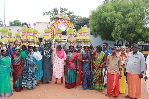 அங்காள ஈஸ்வரி முனீஸ்வரன் கோவிலில் தீ மிதி திருவிழா