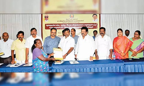 பயனாளிகளுக்கு ரூ.1¾ கோடியில் நலத்திட்ட உதவிகள் - அமைச்சர் சா.மு.நாசர் வழங்கினார்