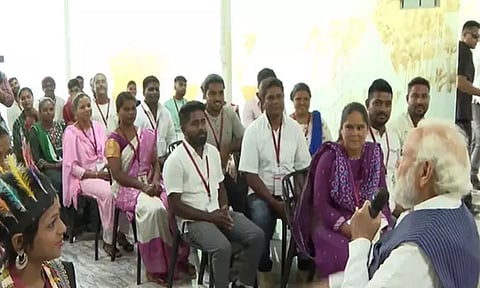 சூடானில் இருந்து மீட்கப்பட்ட பழங்குடி மக்களுடன் உரையாடிய பிரதமர் மோடி