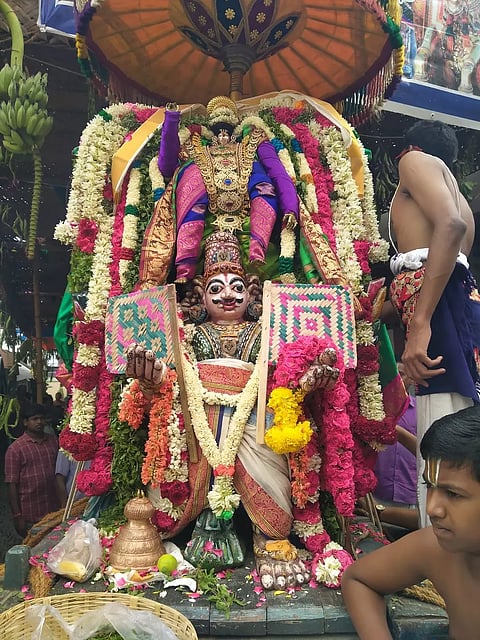 பெரியகுளத்தில்கருட வாகனத்தில் கள்ளழகர் வீதி உலா