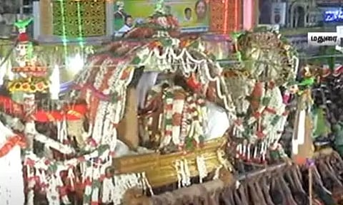 மதுரை சித்திரை திருவிழா: பூப்பல்லக்கில் அழகர் மலைக்கு புறப்பட்ட கள்ளழகர் - ஆயிரக்கணக்கான பக்தர்கள் தரிசனம்