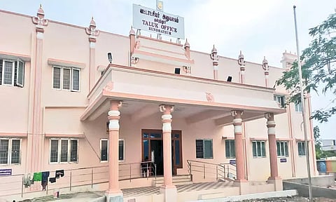 குன்றத்தூரில் பணிகள் முடிந்து திறக்கப்படாமல் உள்ள தாசில்தார் அலுவலக கட்டிடம்; நடவடிக்கை எடுக்க பொதுமக்கள் கோரிக்கை