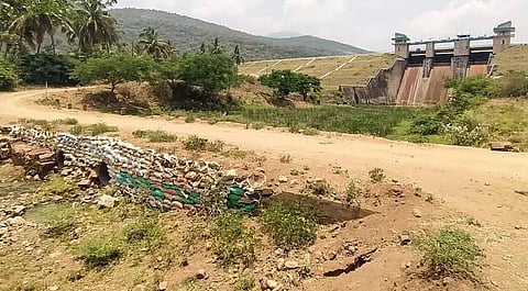 அடிப்படை வசதிகள் இன்றி பரிதவிக்கும் கிராம மக்கள்