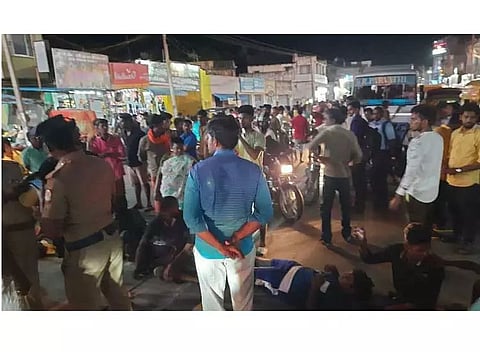 விழுப்புரத்தில் போலீசாரை கண்டித்துபொதுமக்கள் திடீர் சாலை மறியல்