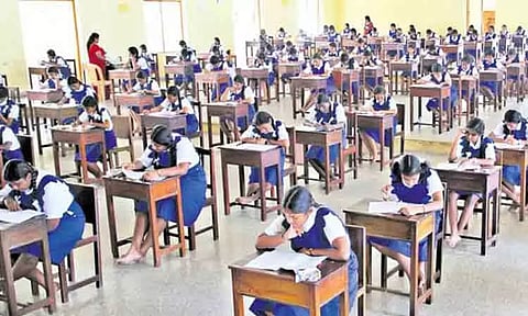 பாடவாரியாக 100-க்கு 100 மதிப்பெண்கள் பெற்ற மாணவர்கள் விவரம்