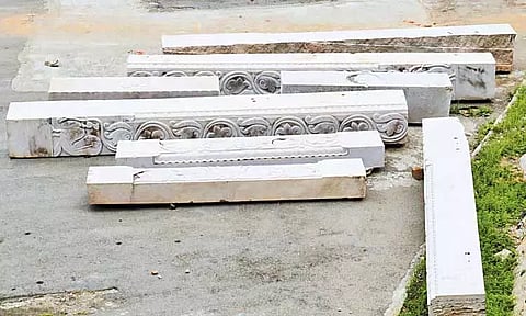 திருத்தணி முருகன் கோவில் ராஜகோபுரத்திற்கு புதிய வாசற்கால் தூண்கள் அமைக்க முடிவு - பணிகளை விரைந்து முடிக்க பக்தர்கள் கோரிக்கை